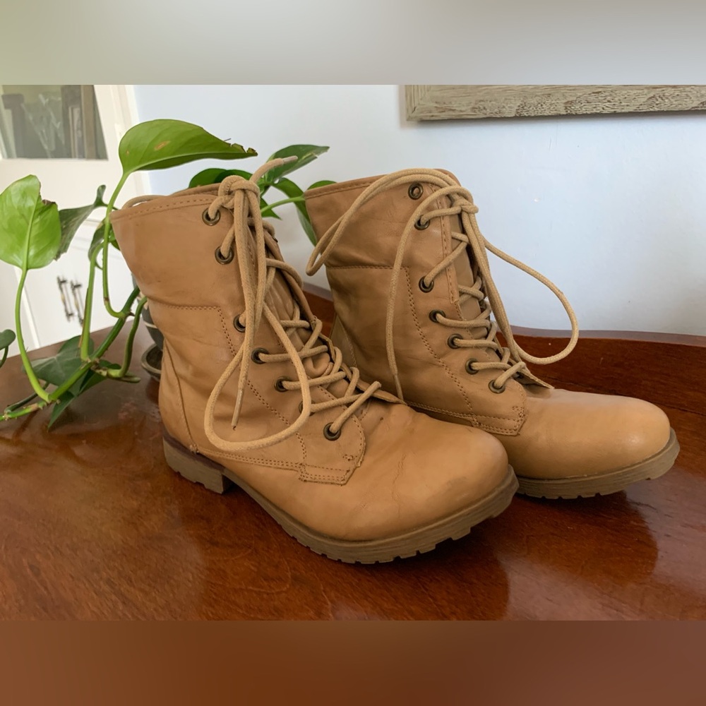 Rock & Candy Tan Combat Boots Women’s Size 5